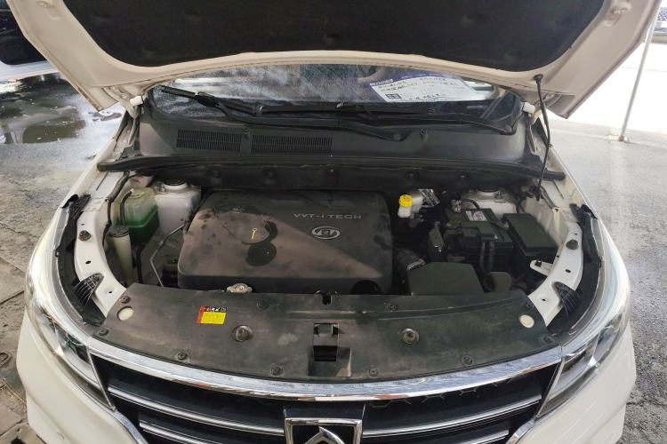 Used Baojun 730 2017 1.8L iAMT Prestige Version 7 Seats Engine Bay