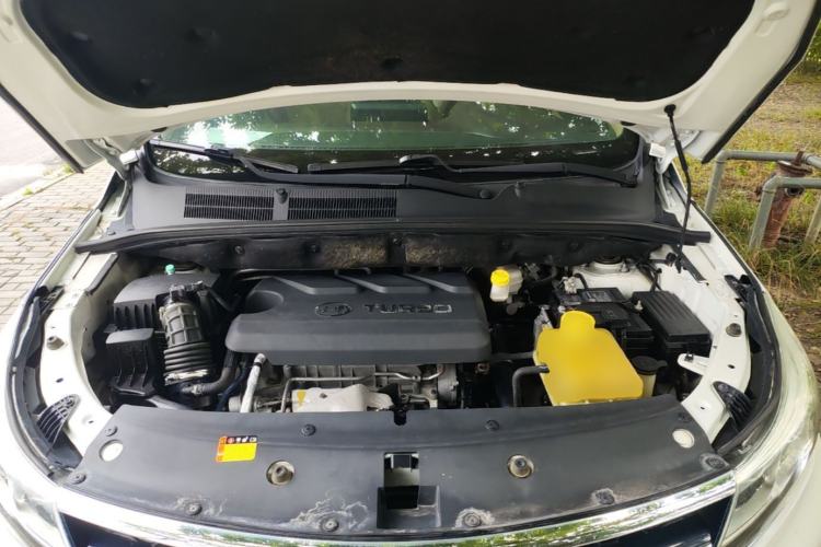 Used Baojun 730 2017 1.5T Manual Luxury Version 7 Seats Engine Bay