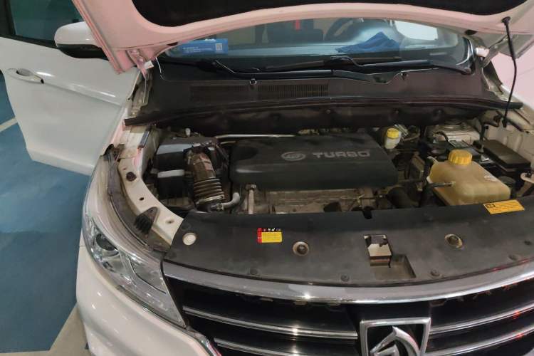 Used Baojun 730 2017 1.5T Manual Fashion Version 7 Seats China V Emission Standard Engine Bay Right