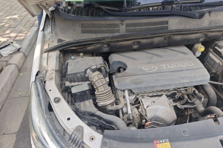Used Baojun 730 2017 1.5T DCT Flagship Model 7 Seats China V Emission Standard Engine Bay Right