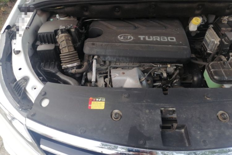 Used Baojun 730 2017 1.5T DCT Flagship Model 7 Seats China V Emission Standard Engine Bay Right