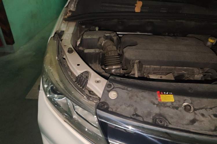 Used Baojun 730 2017 1.5T DCT Fashion Edition 7-Seater China V Emission Standard Engine Bay Right
