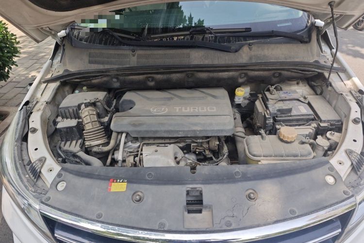 Used Baojun 730 2017 1.5T DCT Flagship Model 7 Seats China V Emission Standard Engine Bay