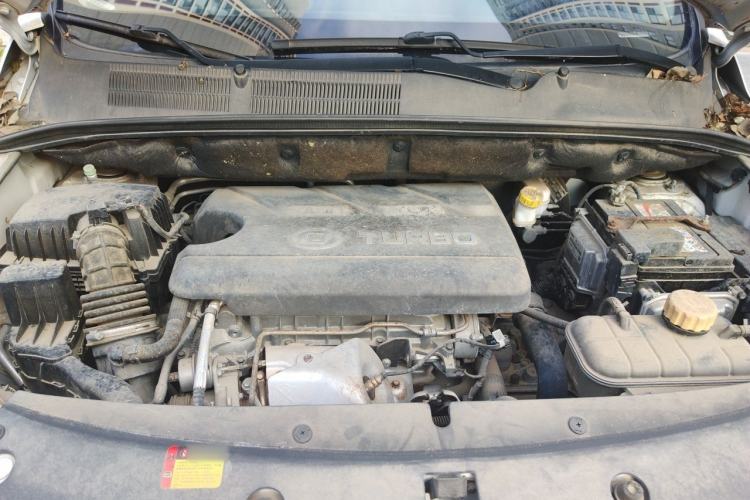 Used Baojun 730 2017 1.5T DCT Fashion Edition 7-Seater China V Emission Standard Engine Bay
