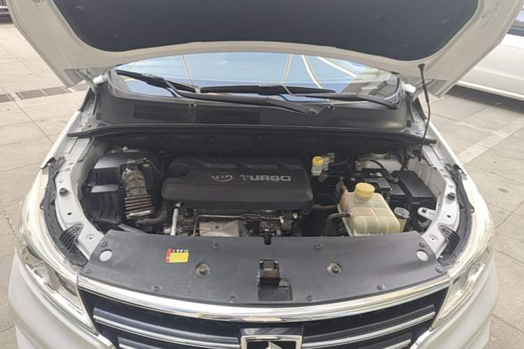 Used Baojun 730 2017 1.5T Manual Fashion Version 7 Seats China V Emission Standard Engine Bay