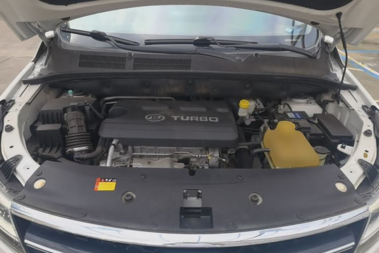 Used Baojun 730 2017 1.5T Manual Prestige Version 7 Seats Engine Bay