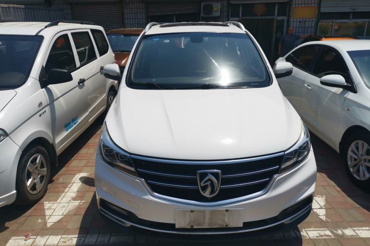 Used Baojun 730 2017 1.5T DCT Flagship Model 7 Seats China V Emission Standard Exterior 1