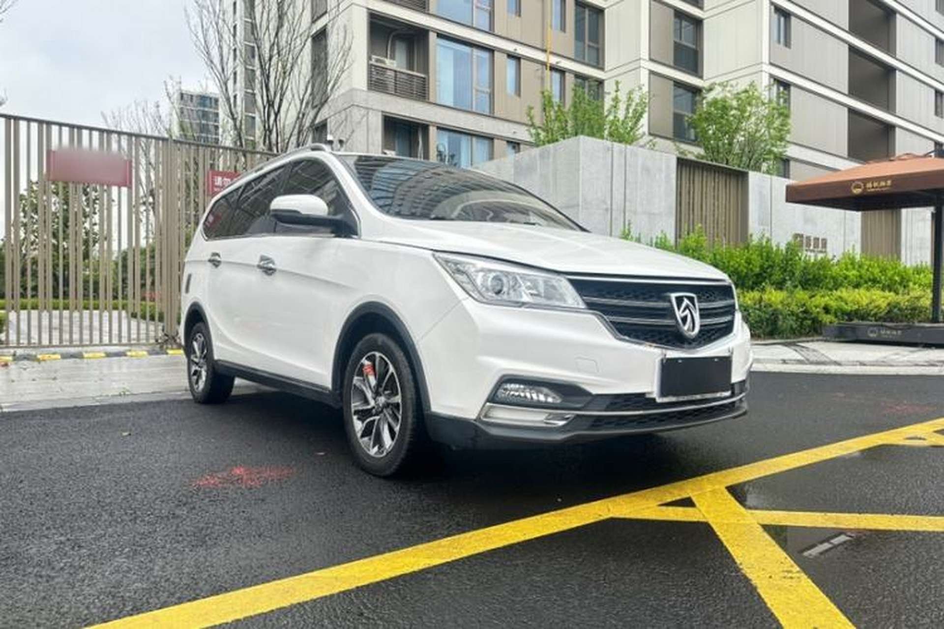 Used Baojun 730 2017 1.5T Manual Fashion Version 7 Seats China V Emission Standard Exterior 1