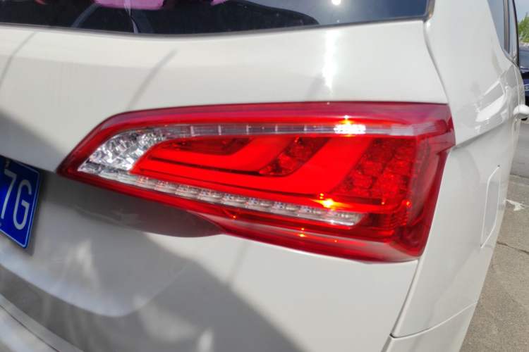 Used Baojun 730 2017 1.8L iAMT Prestige Version 7 Seats Exterior 3
