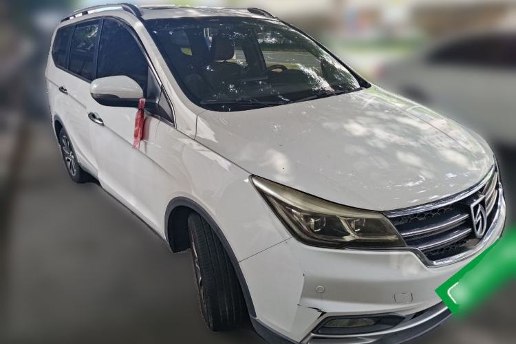 Used Baojun 730 2017 1.8L iAMT Luxury Version 7-Seater Front Right 45 Deg