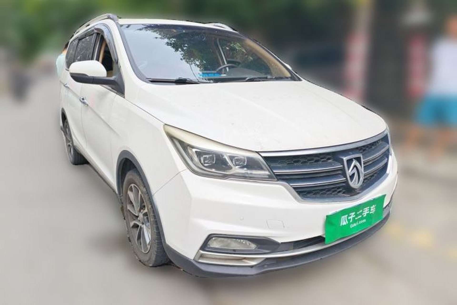 Used Baojun 730 2017 1.8L iAMT Luxury Version 7-Seater Front Right 45 Deg