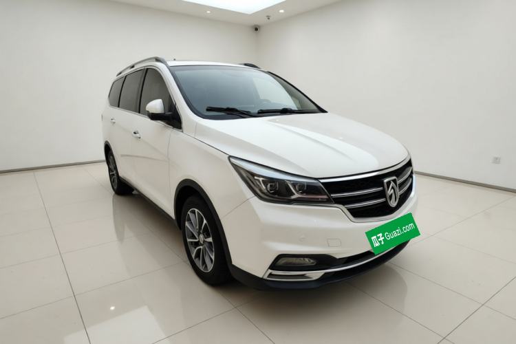 Used Baojun 730 2017 1.8L iAMT Luxury Version 7-Seater Front Right 45 Deg