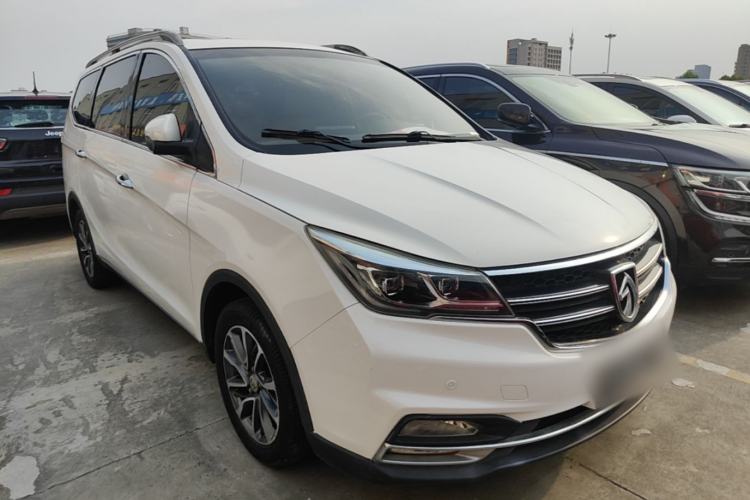Used Baojun 730 2017 1.8L iAMT Luxury Version 7-Seater Front Right 45 Deg