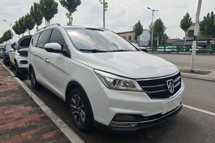Used Baojun 730 2017 1.5T DCT Fashion Edition 7-Seater China V Emission Standard Front Right 45 Deg
