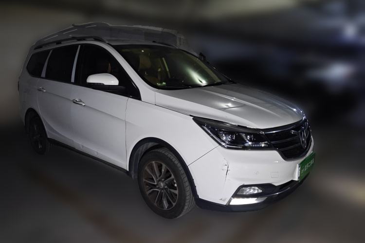 Used Baojun 730 2017 1.8L iAMT Prestige Version 7 Seats Front Right 45 Deg