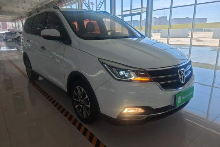 Used Baojun 730 2017 1.8L iAMT Luxury Version 7-Seater Front Right 45 Deg