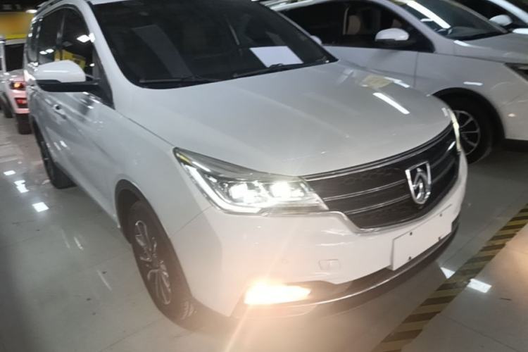 Used Baojun 730 2017 1.8L iAMT Prestige Version 7 Seats Front Right 45 Deg