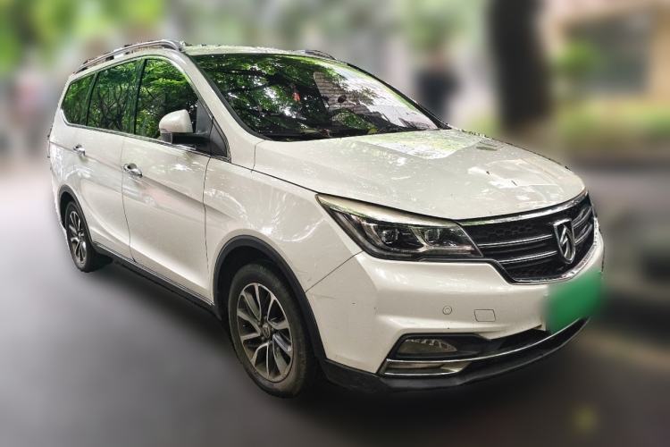 Used Baojun 730 2017 1.8L iAMT Luxury Version 7-Seater Front Right 45 Deg