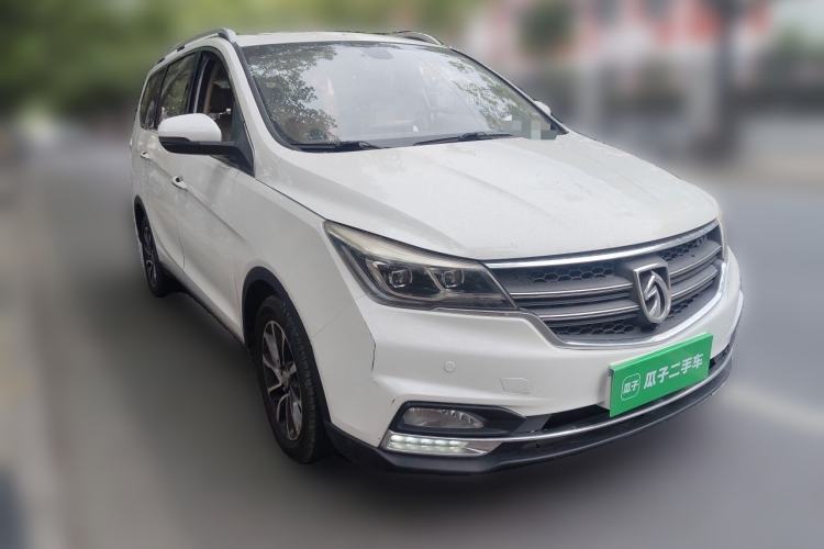 Used Baojun 730 2017 1.8L iAMT Prestige Version 7 Seats Front Right 45 Deg
