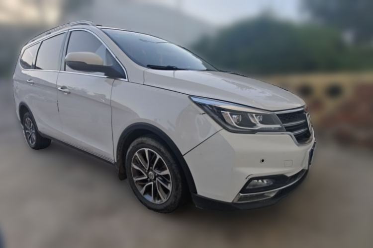 Used Baojun 730 2017 1.5T Manual Prestige Version 7 Seats Front Right 45 Deg