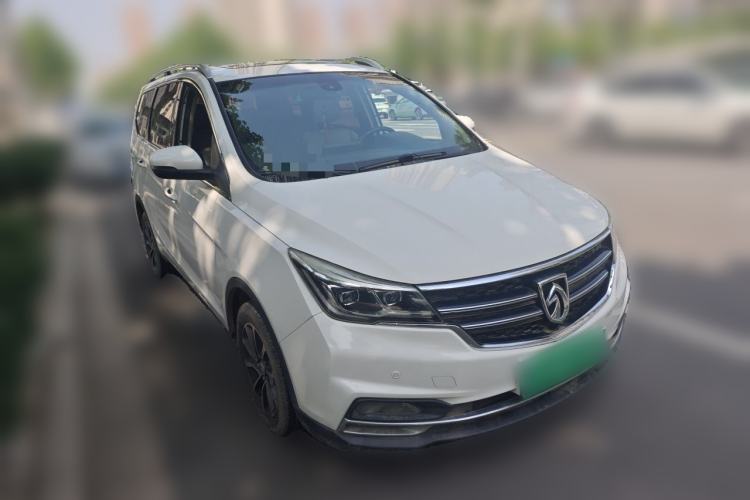 Used Baojun 730 2017 1.5T DCT Flagship Model 7 Seats China V Emission Standard Front Right 45 Deg