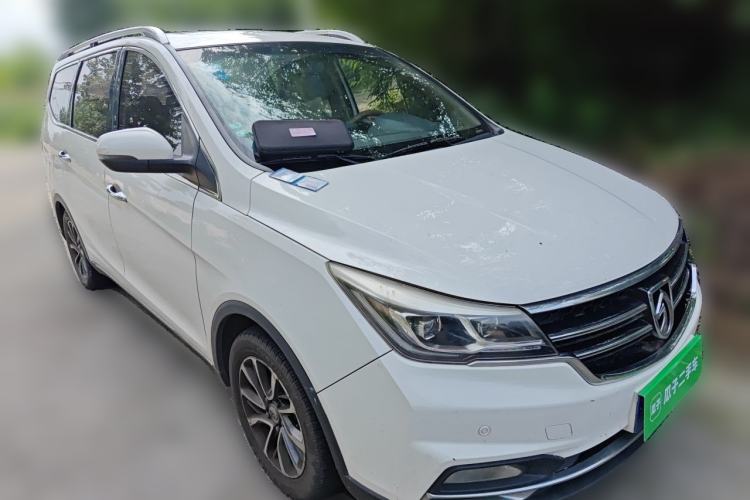 Used Baojun 730 2017 1.8L iAMT Luxury Version 7-Seater Front Right 45 Deg