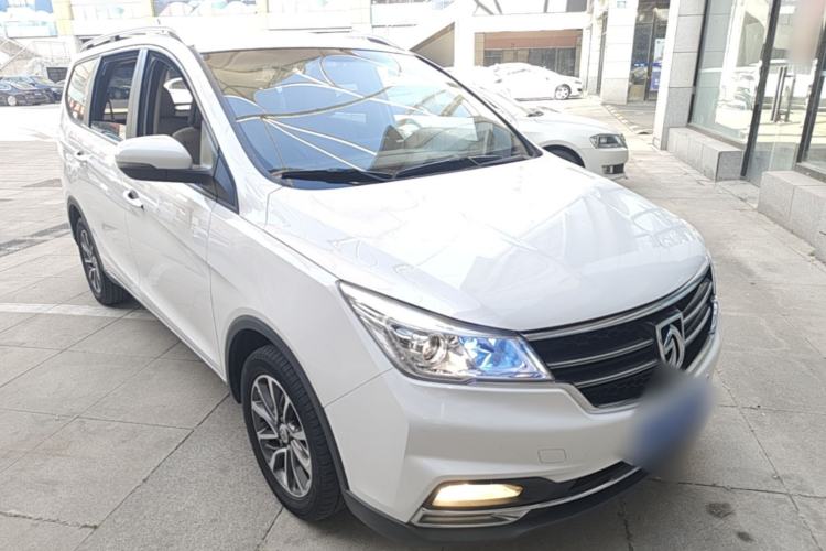 Used Baojun 730 2017 1.5T Manual Fashion Version 7 Seats China V Emission Standard Front Right 45 Deg