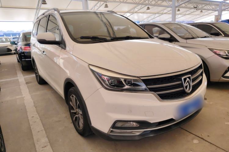 Used Baojun 730 2017 1.8L iAMT Luxury Version 7-Seater Front Right 45 Deg