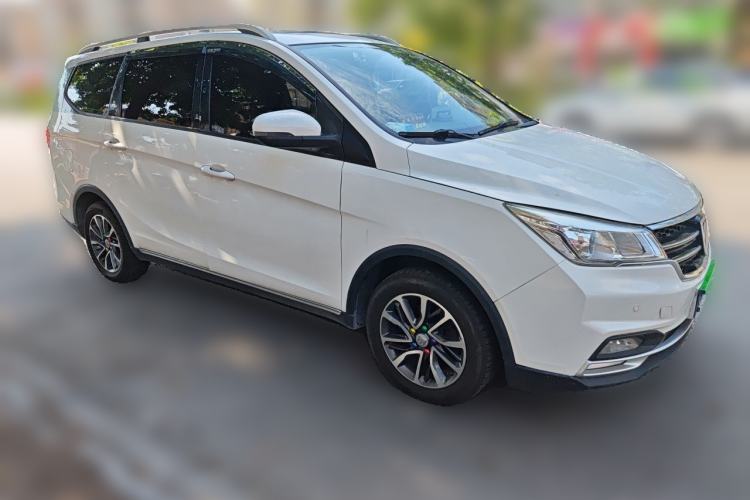 Used Baojun 730 2017 1.5T Manual Style 7 Seats China V Front Right 45 Deg