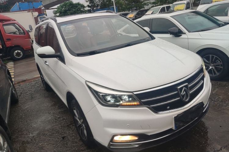 Used Baojun 730 2017 1.8L iAMT Luxury Version 7-Seater Front Right 45 Deg