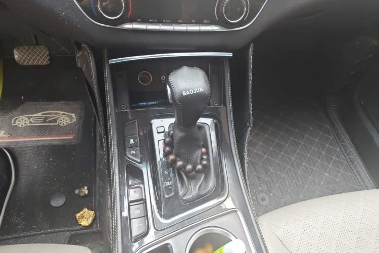 Used Baojun 730 2017 1.5T DCT Fashion Edition 7-Seater China V Emission Standard Gear Lever