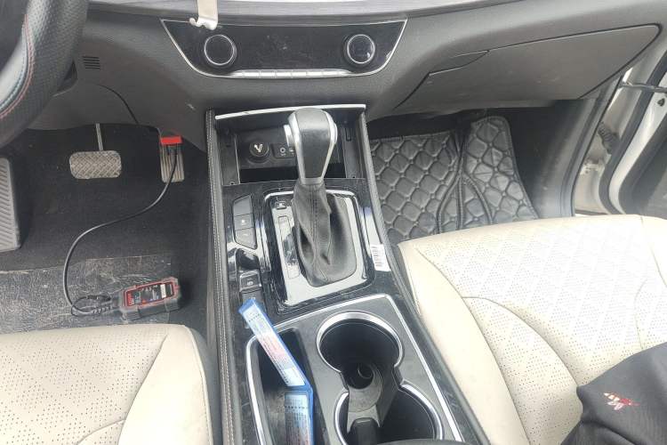 Used Baojun 730 2017 1.5T DCT Fashion Edition 7-Seater China V Emission Standard Gear Lever