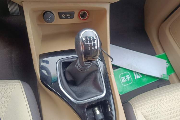 Used Baojun 730 2017 1.5T Manual Fashion Version 7 Seats China V Emission Standard Gear Lever