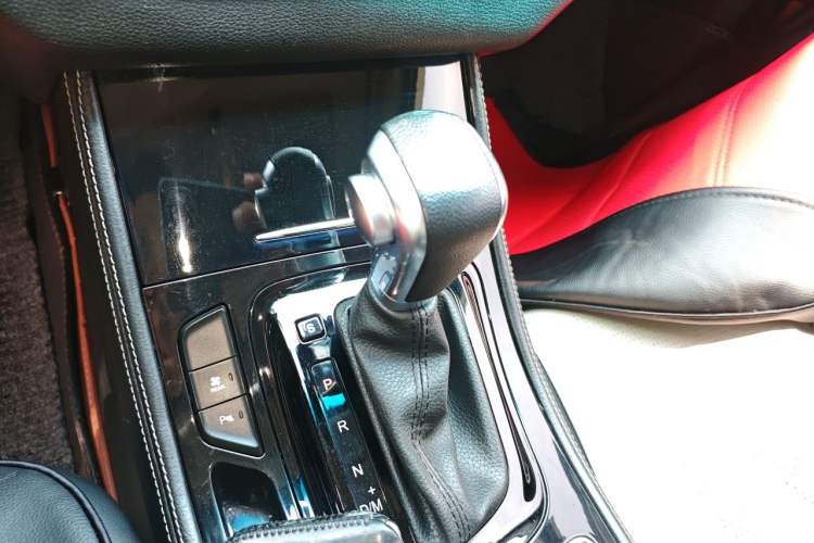 Used Baojun 730 2017 1.5T DCT Fashion Edition 7-Seater China V Emission Standard Gear Lever