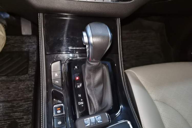 Used Baojun 730 2017 1.5T DCT Flagship Model 7 Seats China V Emission Standard Gear Lever
