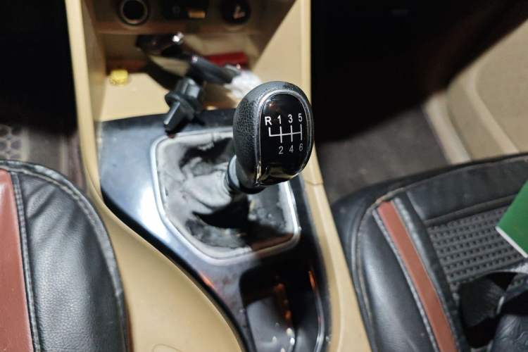 Used Baojun 730 2017 1.5T Manual Fashion Version 7 Seats China V Emission Standard Gear Lever