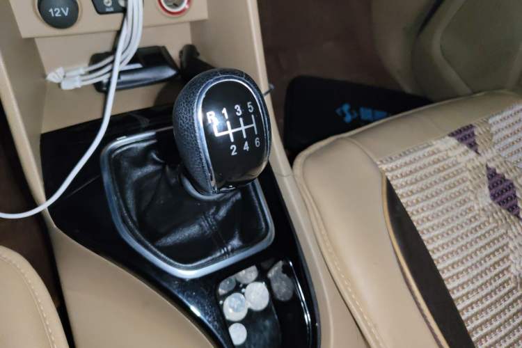 Used Baojun 730 2017 1.5T Manual Fashion Version 7 Seats China V Emission Standard Gear Lever