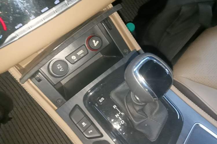 Used Baojun 730 2017 1.8L iAMT Prestige Version 7 Seats Gear Lever