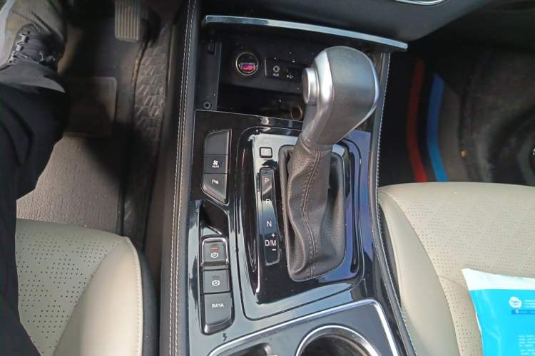 Used Baojun 730 2017 1.5T DCT Flagship Model 7 Seats China V Emission Standard Gear Lever