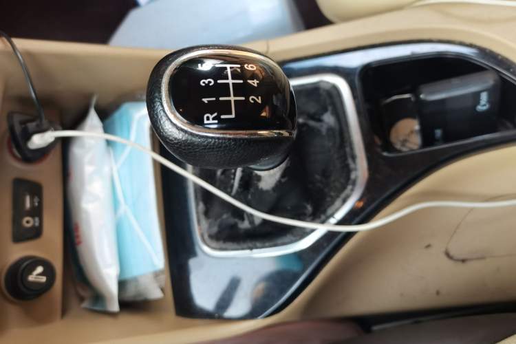 Used Baojun 730 2017 1.5T Manual Fashion Version 7 Seats China V Emission Standard Gear Lever