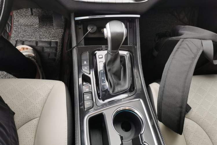 Used Baojun 730 2017 1.5T DCT Flagship Model 7 Seats China V Emission Standard Gear Lever
