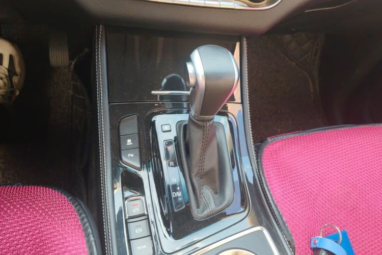 Used Baojun 730 2017 1.5T DCT Fashion Edition 7-Seater China V Emission Standard Gear Lever