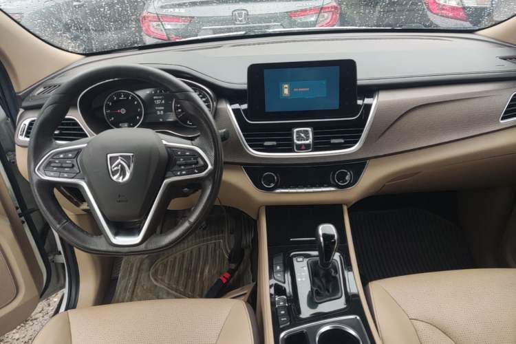 Used Baojun 730 2017 1.8L iAMT Luxury Version 7-Seater Gear Lever