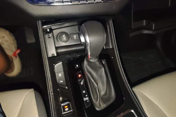 Used Baojun 730 2017 1.5T DCT Fashion Edition 7-Seater China V Emission Standard Gear Lever