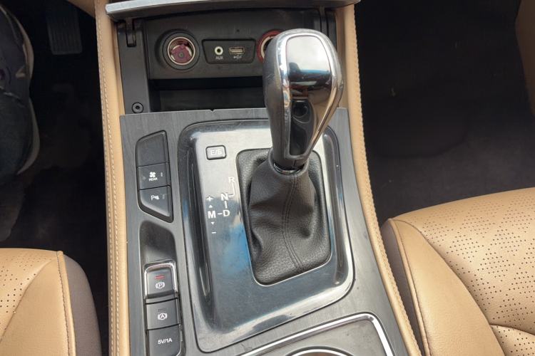 Used Baojun 730 2017 1.8L iAMT Prestige Version 7 Seats Gear Lever