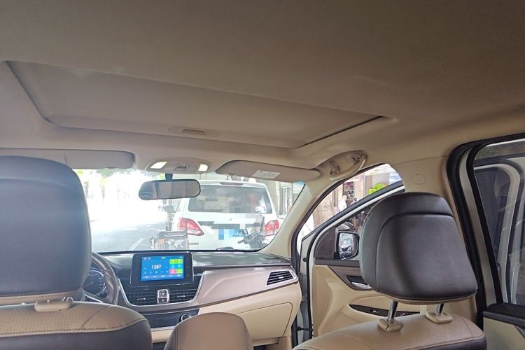 Used Baojun 730 2017 1.8L iAMT Luxury Version 7-Seater Headliner