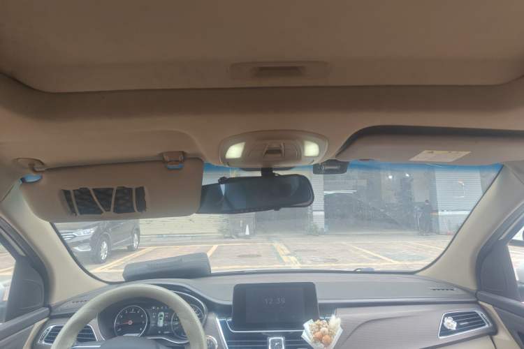 Used Baojun 730 2017 1.8L iAMT Luxury Version 7-Seater Headliner