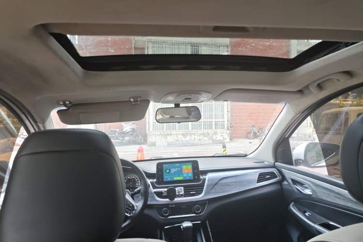 Used Baojun 730 2017 1.5T DCT Fashion Edition 7-Seater China V Emission Standard Headliner