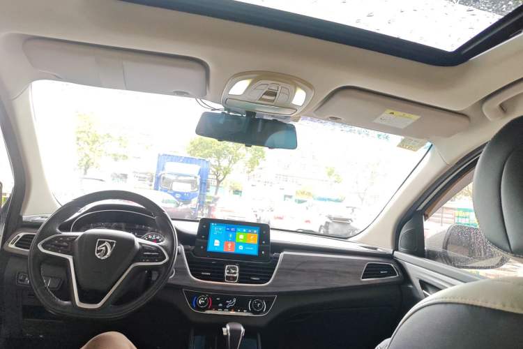 Used Baojun 730 2017 1.5T DCT Fashion Edition 7-Seater China V Emission Standard Headliner