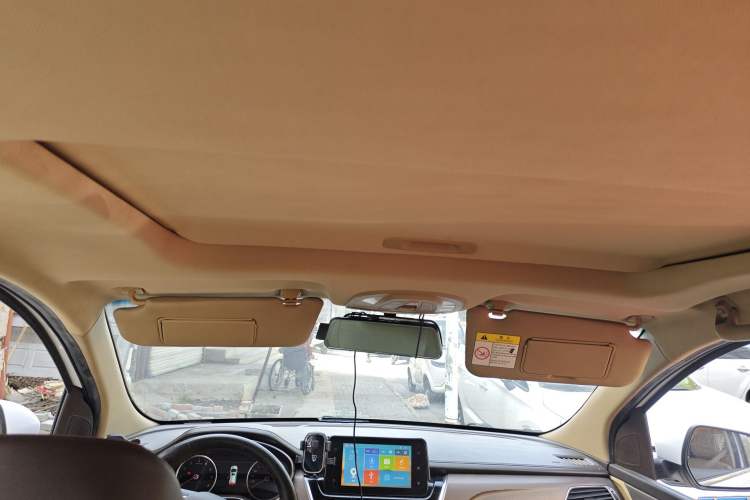 Used Baojun 730 2017 1.8L iAMT Luxury Version 7-Seater Headliner